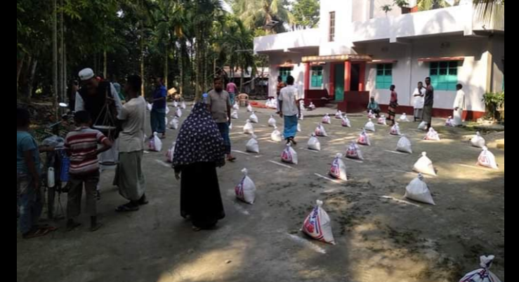 মগধরায় ইউএস প্রবাসী আবদুল হালীমের ত্রাণ ও নগদ টাকা বিতরণ
