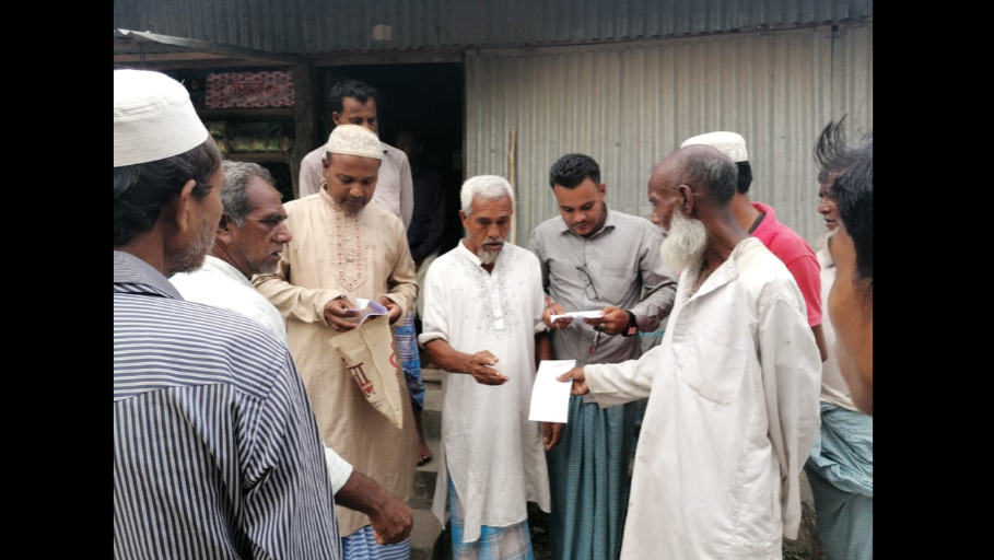 নগদ ১ লাখ টাকা বিতরণ করলেন জনতা মার্কেটের ব্যবসায়ী আব্দুল হান্নান