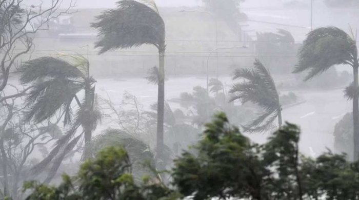 বঙ্গোপসাগরে অবস্থানরত নিম্নচাপটি গতকাল মধ্যরাতে গভীর নিম্নচাপে পরিণত হয়েছে। এটি আজ বুধবার (২৩ অক্টোবর) দুপুরের মধ্যে ঘূর্ণিঝড়ে পরিণত হতে পারে। ঘূর্ণিঝড় হলে এর নাম হবে ‘দানা’। এর ফলে দেশের উপকূলে বৃষ্টি বাড়তে পারে। দেশের অন্য অঞ্চলেও বৃষ্টির আভাস রয়েছে।