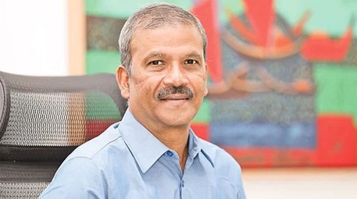 সাংবাদিকরা কথা বলতে চাইলে আসিফ নজরুল বলেন, আমি প্রত্যেক দিন কথা বলতে পারব না। আমরা (ট্রাইব্যুনালের) কাজের অগ্রগতি দেখতে আসছি।