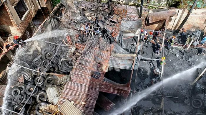 এক ঘণ্টা পর টায়ার কারখানার আগুন নিয়ন্ত্রণে