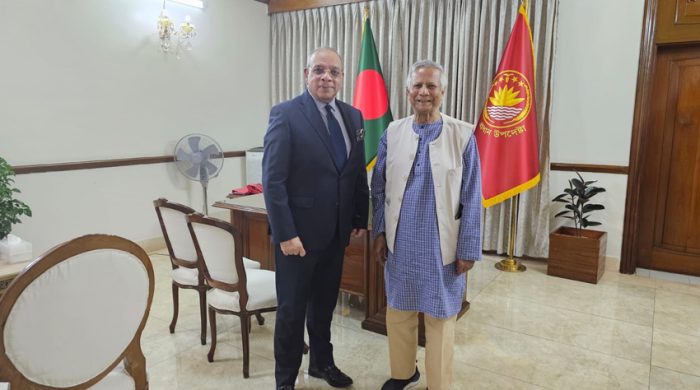 প্রধান উপদেষ্টার সঙ্গে প্রধান বিচারপতির সাক্ষাৎ