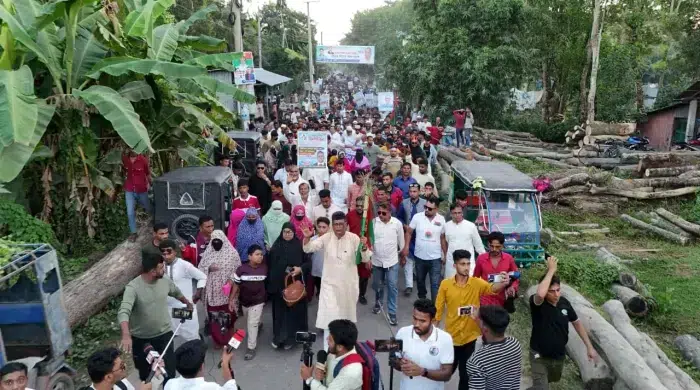 সন্দ্বীপে ইঞ্জিনিয়ার বেলায়েতের সমর্থনে বিএনপির মহাসমাবেশে অংশগ্রহণকারী নেতাকর্মীদের জনসমাবেশের দৃশ্য